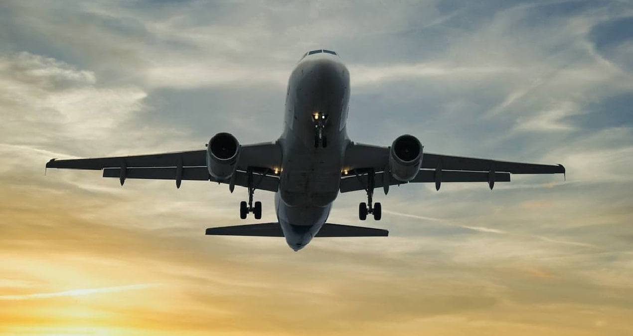 Bir yolcu uçağı yangın şüphesiyle acil iniş yaptı