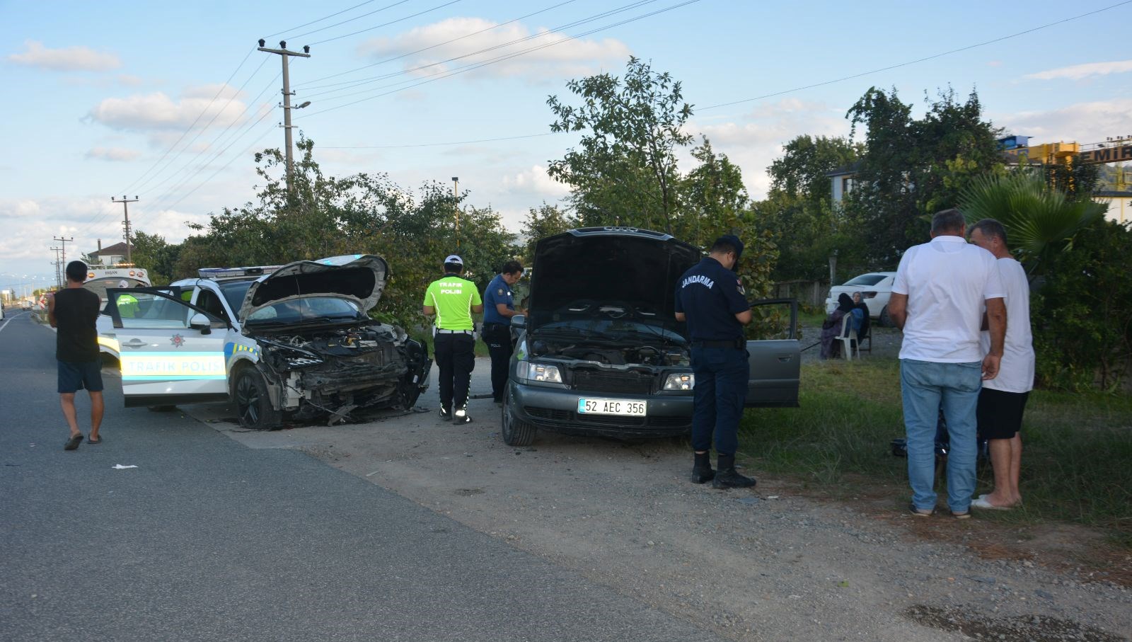 dugun konvoyundaki aracpolis aracina carpti ZX4Zx1Pv