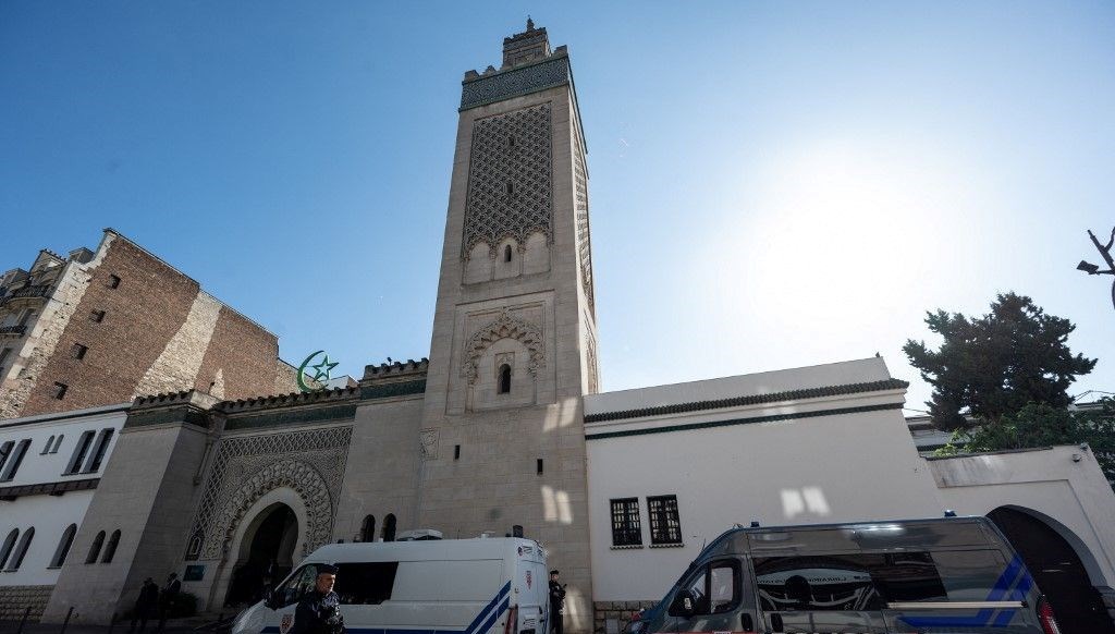 Paris’teki camilerin önüne 9 domuz kafası bırakıldı! Fransa polisinden açıklama