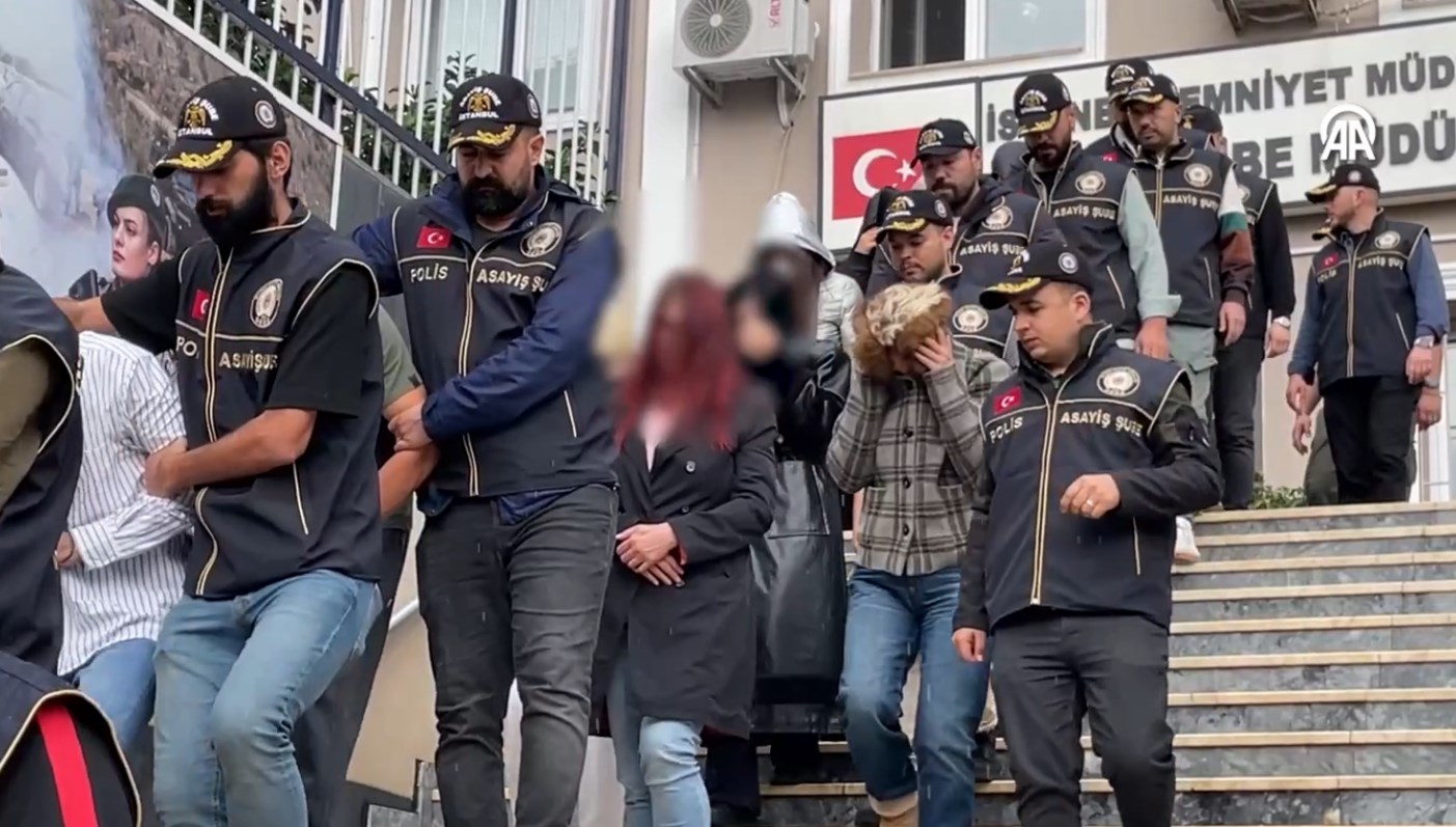 ahlak polisinden istanbulda 15 ilceye baskin wnq512fn.jpg
