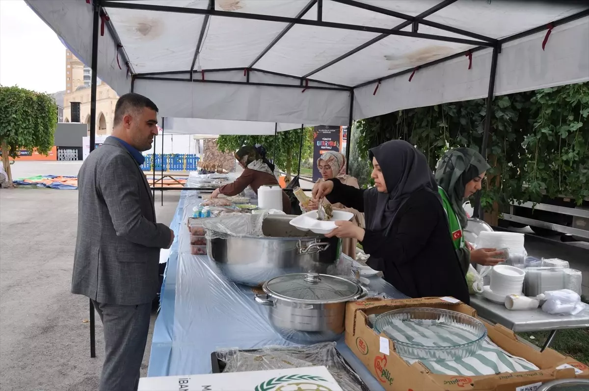 Mardin’de “Gazze Yararına Hayır Çarşısı” kuruldu