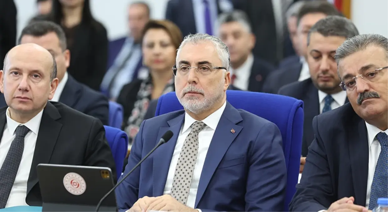 Bakan Işıkhan: Herkesin mutabık kalacağı bir asgari ücret tutarında uzlaşılacağını umut ediyoruz