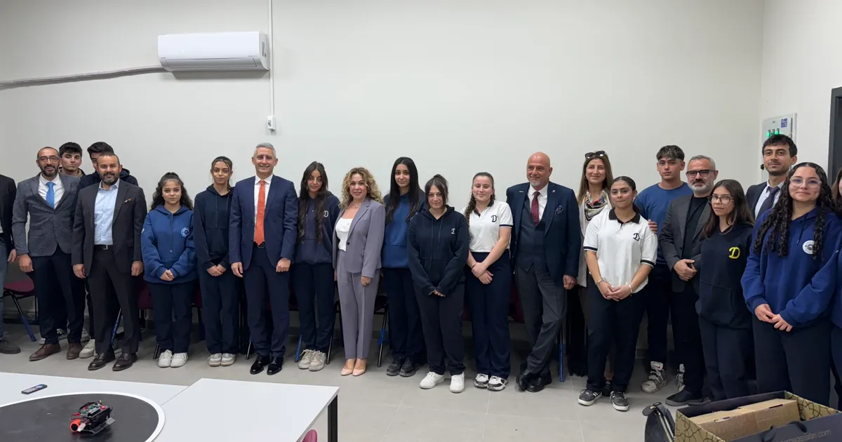  Deprem Bölgesindeki Gençlere  Fırsat Eşitliği İçin Teknoloji Desteği