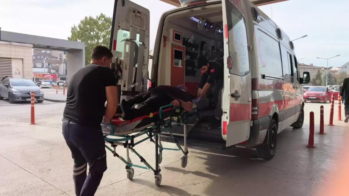 İnegöl’de Kamyon Devrildi, Sürücü Ağır Yaralandı