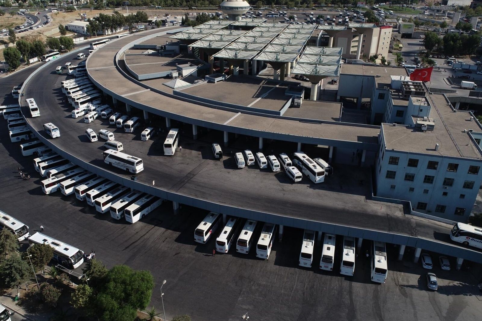 İzmir Büyükşehir Belediyesi İzmir Otobüs ve Terminal İşletmeleri AŞ’ye haciz işlemi başlattı