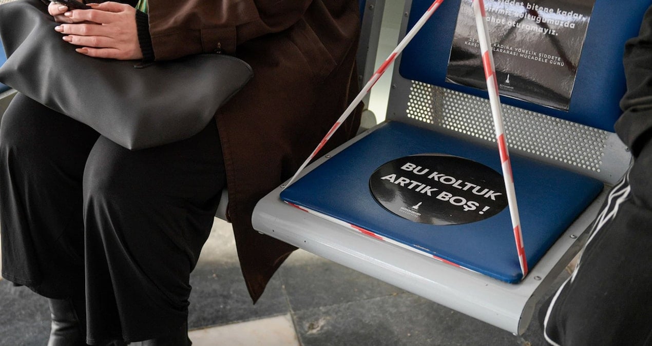 İzmir’de dikkat çeken kare: Bu koltuk artık boş!