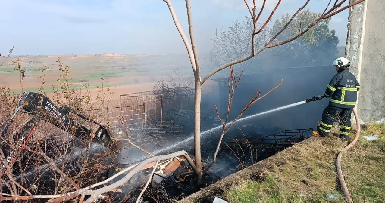 Keşan’da Mobilya Mağazasında Yangın