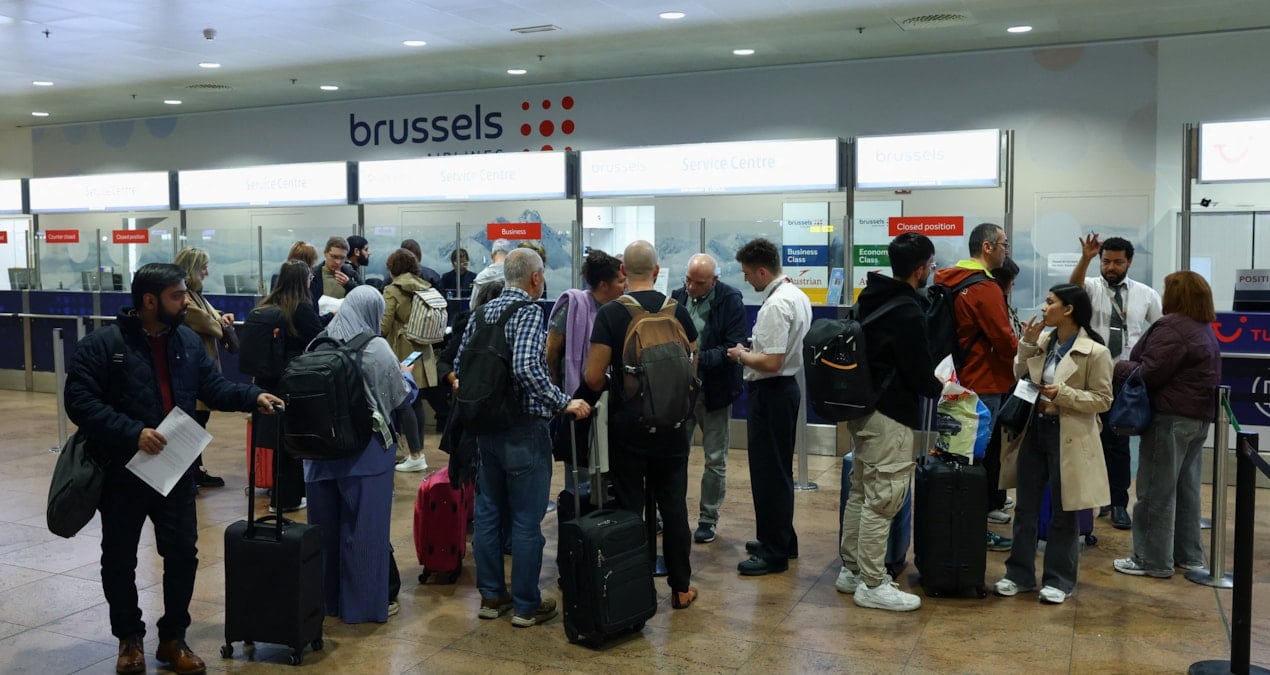 Kimliği belirsiz İHA hava limanını kapattırdı