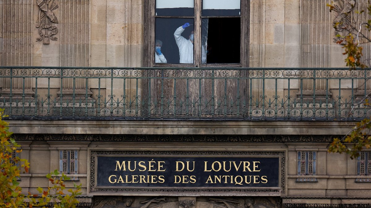 Louvre soygununda bir şüpheli daha yakalandı: 8 mücevher hala kayıp