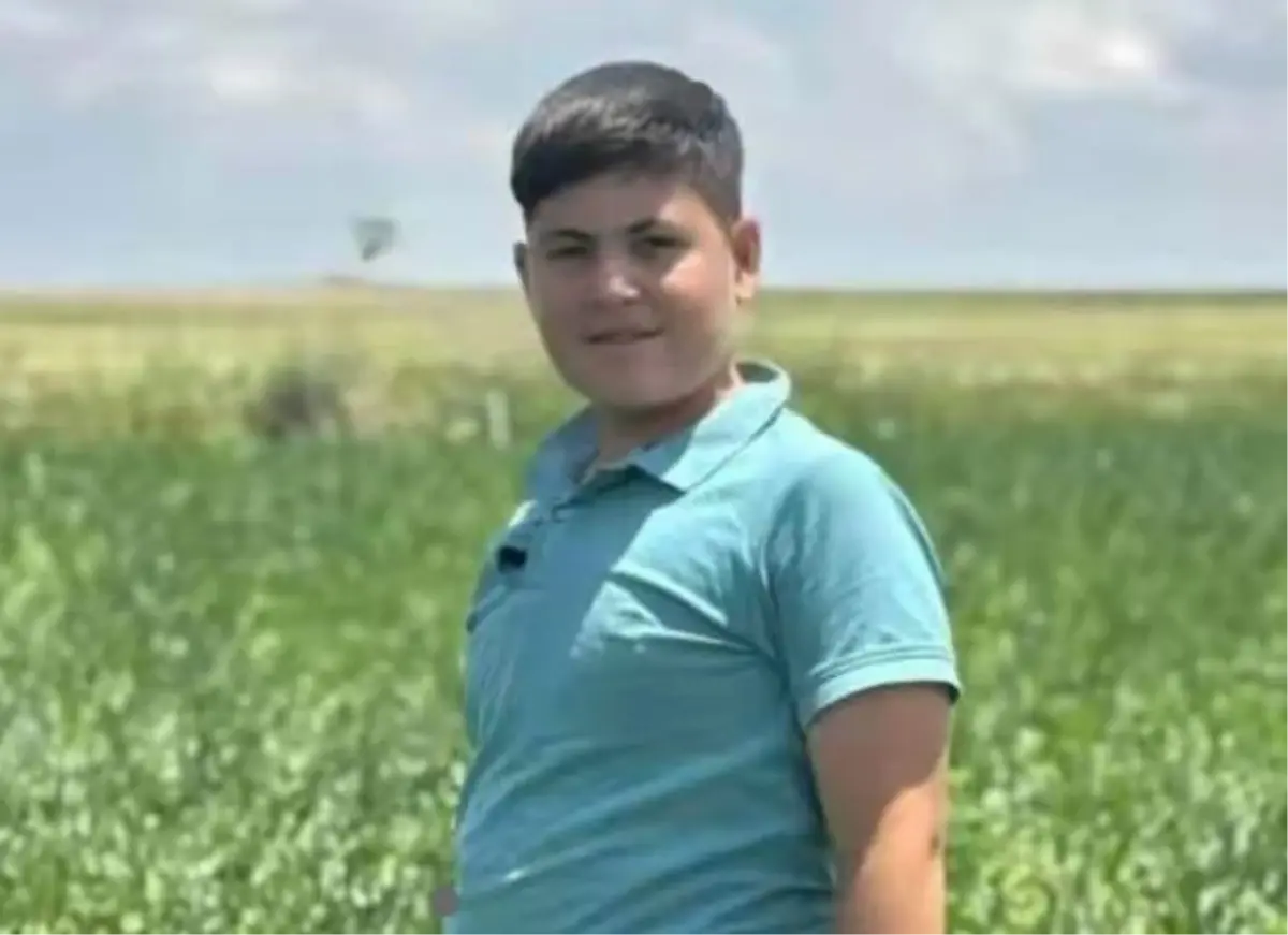 Traktörün Altında Kalan Genç Hayatını Kaybetti