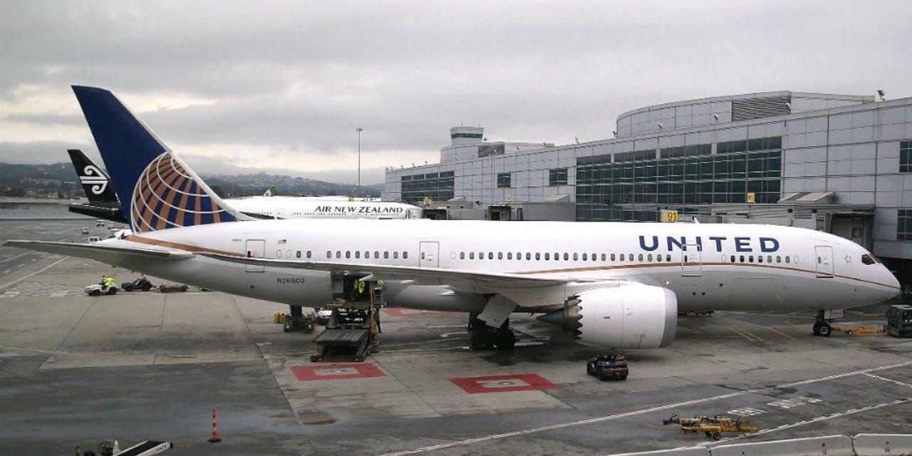 Uçakta bomba alarmı! Tüm uçuşlar durduruldu