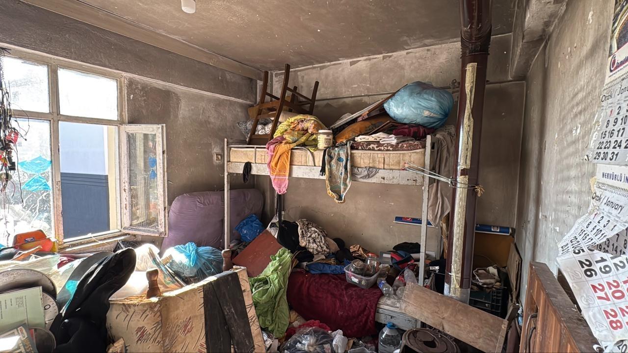 Akılalmaz görüntü! Eve giren ekipler şoke oldu