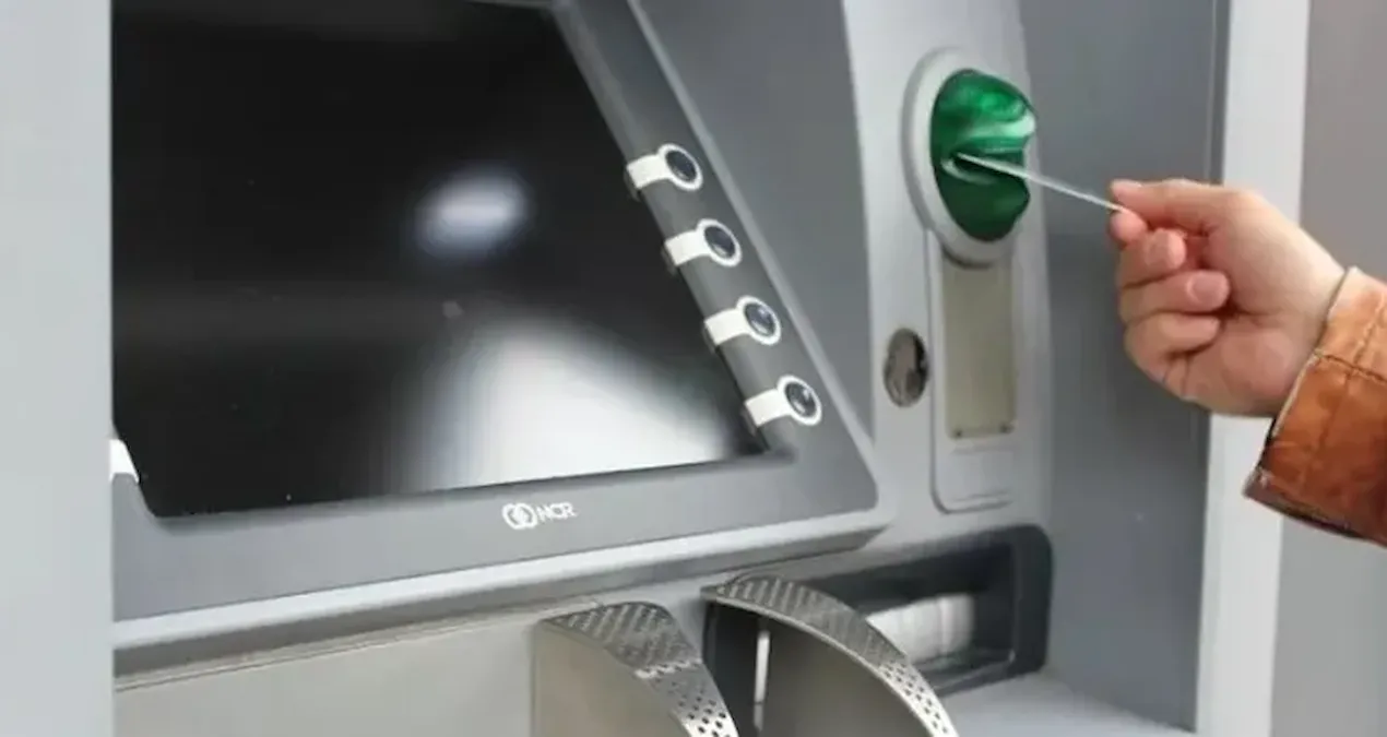 ATM’de kartı sıkışınca öfkeye kapıldı: Güvenlik görevlisini bıçakladı