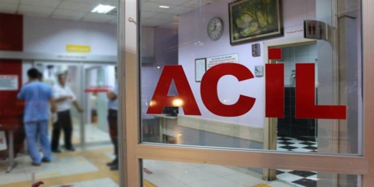 Diyarbakır’da ağır hasarlı binanın yıkımı sırasında bir işçi duvarın altında kaldı