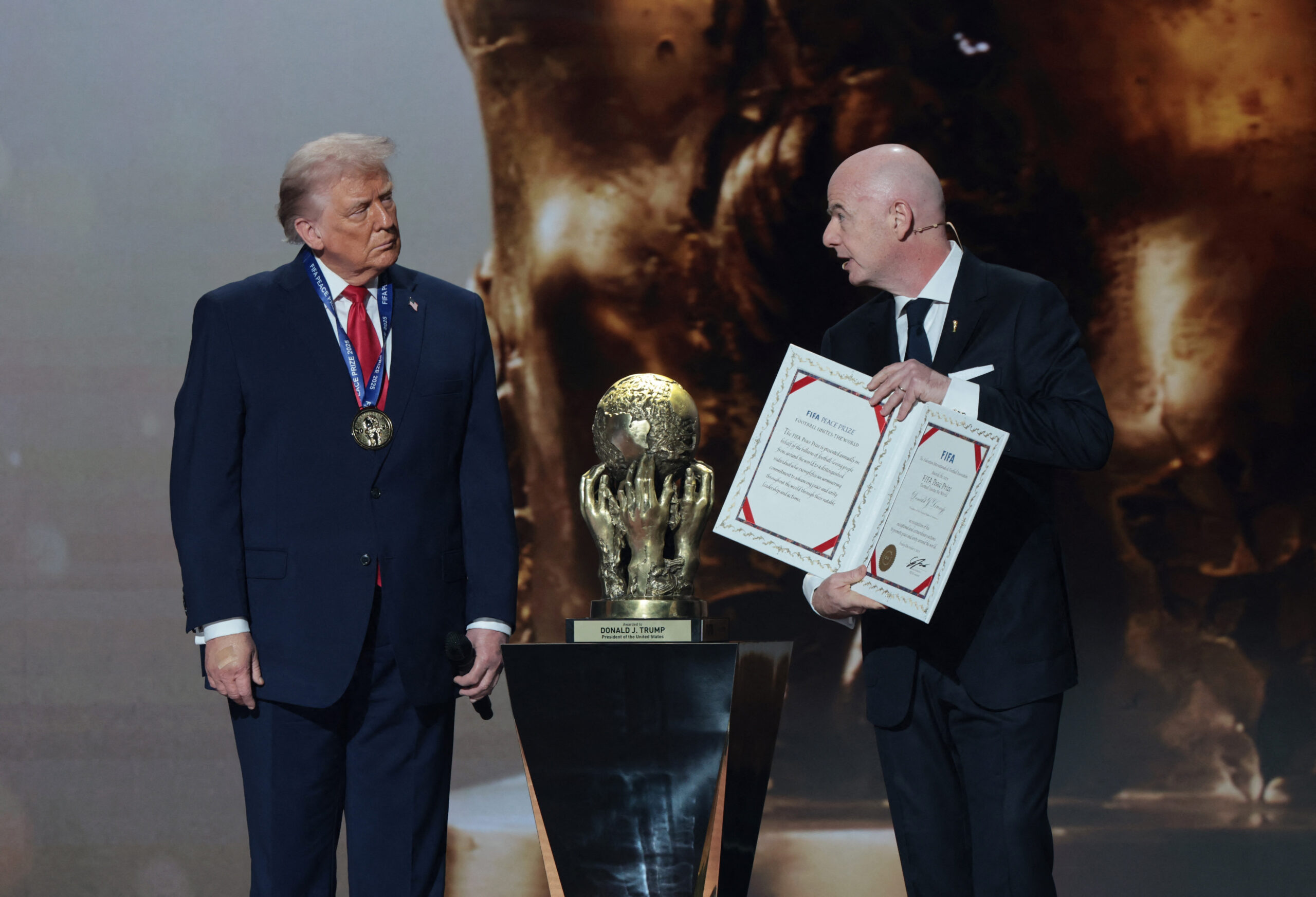 Trump’a “FIFA Barış Ödülü” verildi