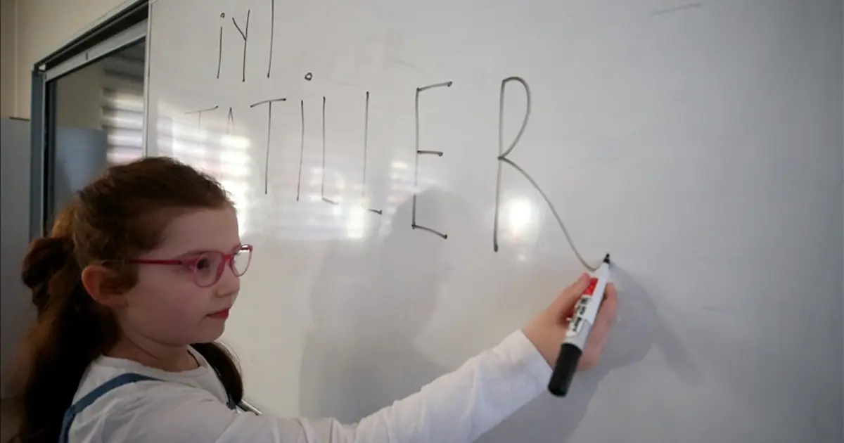 Okullarda yarıyıl tatili için karne zili çaldı