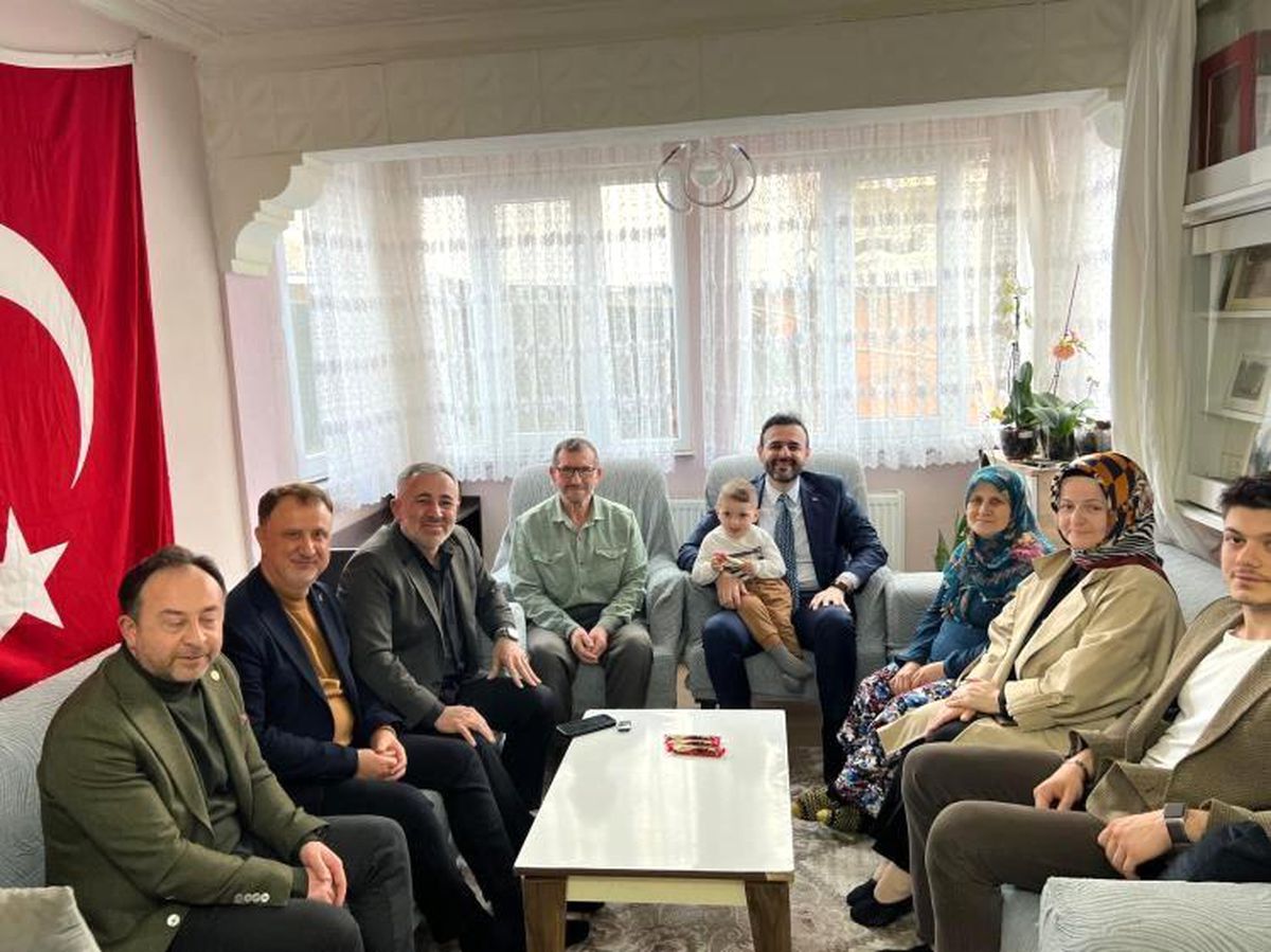 AK Parti heyetinden şehit ailesine ziyaret