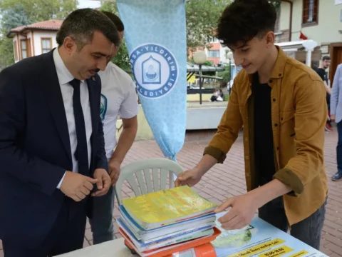 Bursa yildirimda kitaplar cope gitmedi ekonomiye katki sagladi OgFCYMlW